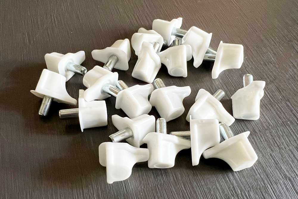 Cleaning Tools 94 Tablarträger mit Stift 3.9 mm, weiss - 20 Stück