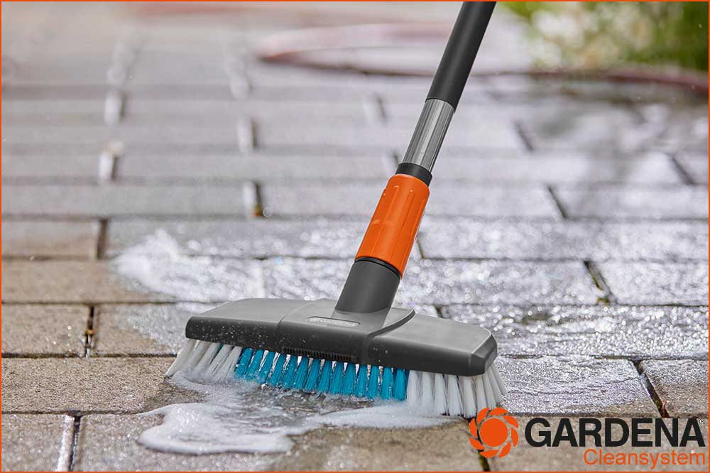 GARDENA 18816-20 cleansystem Stielbürste hard für robuste Flächen – Bild 2