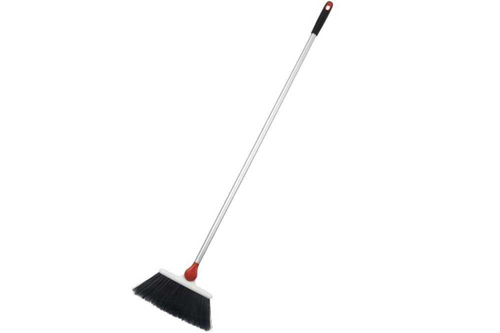 OXO Good Grips Spezial-Besen mit Winkelgelenk, 133 cm